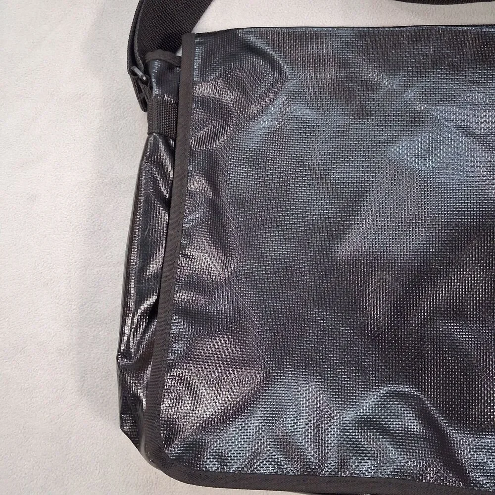 Manhattan Portage Vinyl Messenger Bag Black Commuter Travel Work